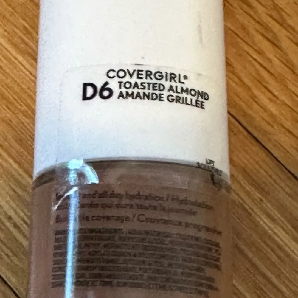 Covergirl toasted almond dark foundation D6